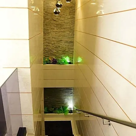 Comfort Center فندق تيرانا